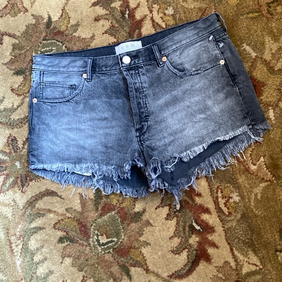 WE THE FREE Denim Shorts in Faded Black Color. - Picture 5 of 9